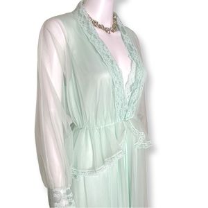 1970s vintage penior robe and nightgown set. In stunning mint green